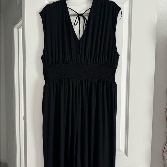 Black Sleeveless Jumpsuit - Picture 4 of 5